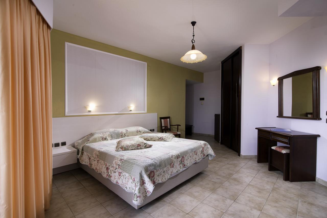 Ocean Beach Hotel Скала-Потамиас Экстерьер фото